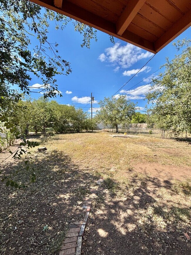 Building Photo - Now Available - 3 Bedroom Home!!