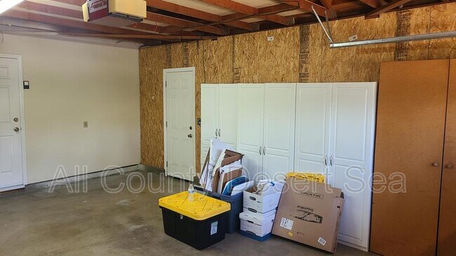 Building Photo - 17080 Buttonwood St