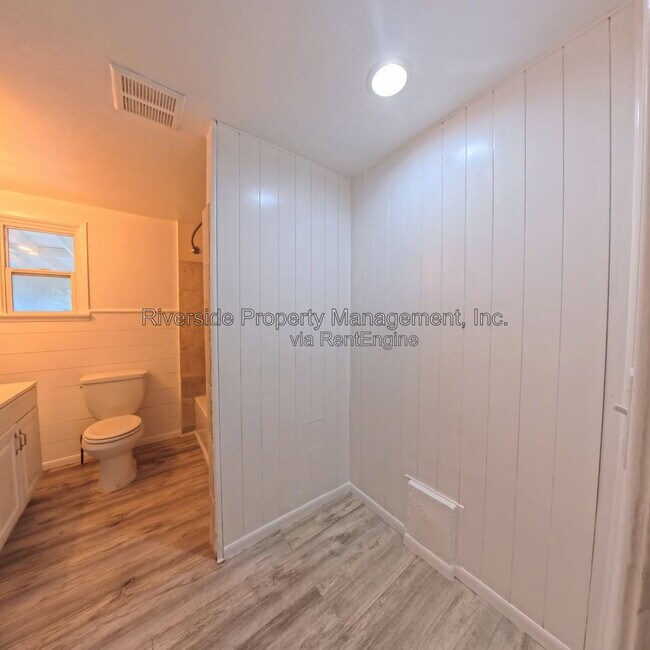 Building Photo - 3695 McKenzie St