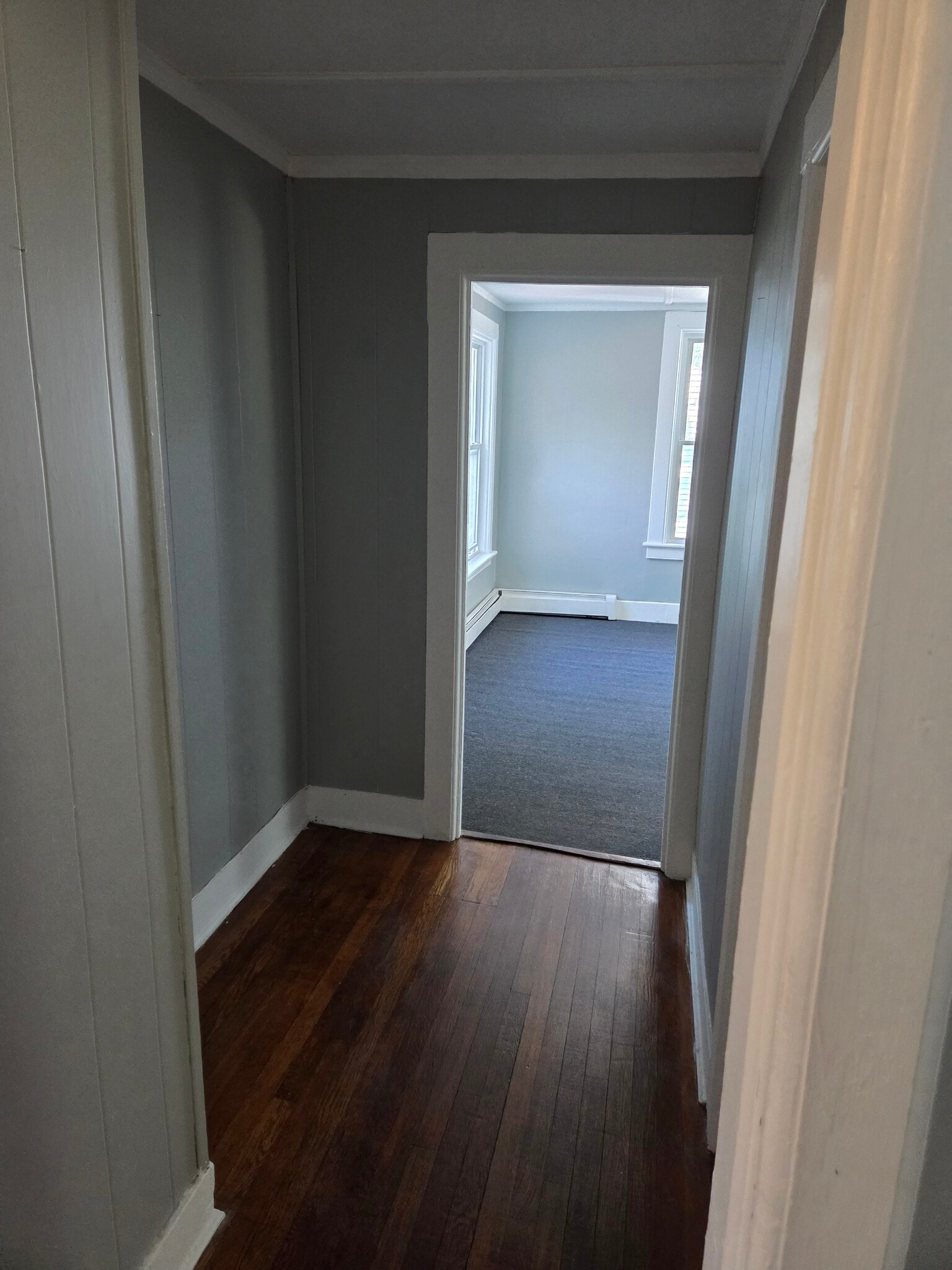 Hallway to living room - 11 Hammond St