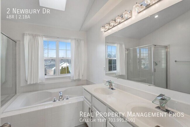 Building Photo - 2 Newbury Dr