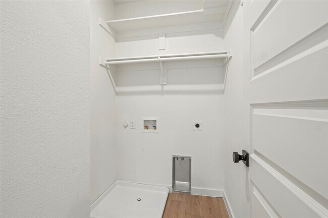 Building Photo - 420 N Moore St