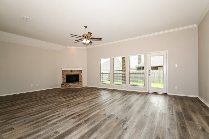 Building Photo - 811 Fran St