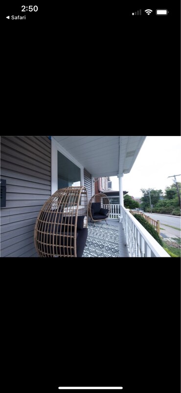 Building Photo - 215 N Maple Ave