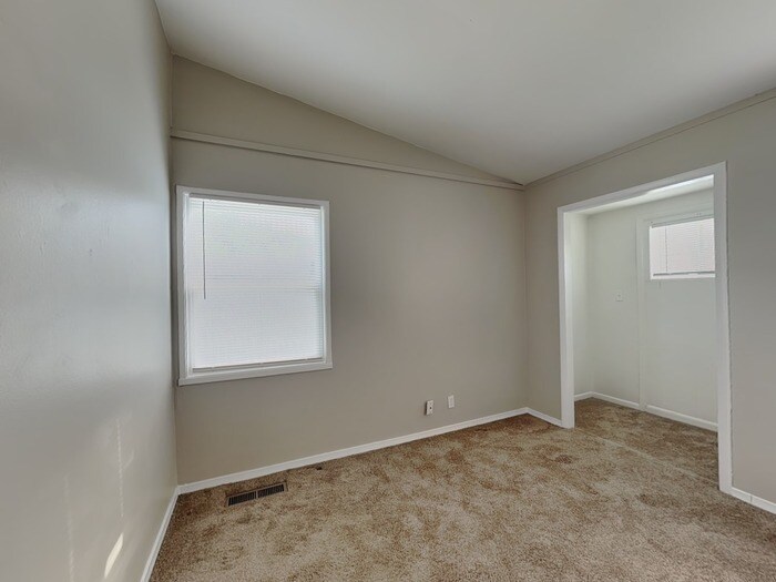 Building Photo - 120 Brookside Dr