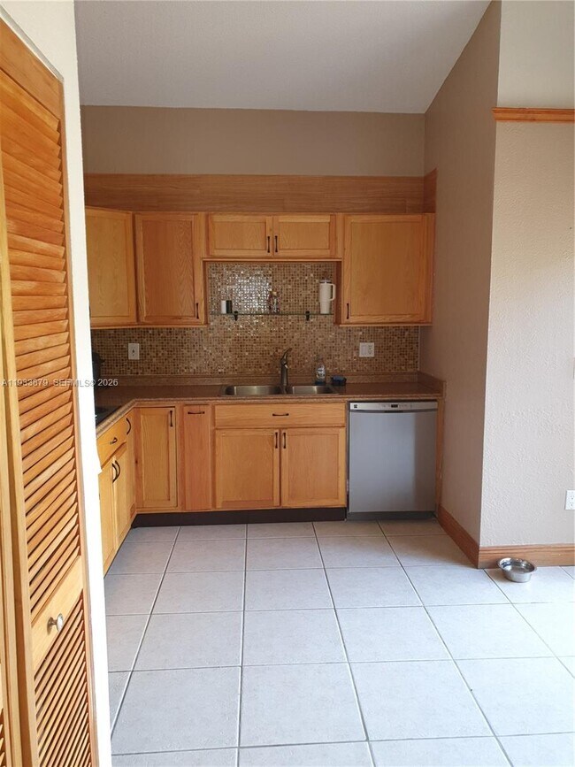 Building Photo - 6702 SW 152nd Pl