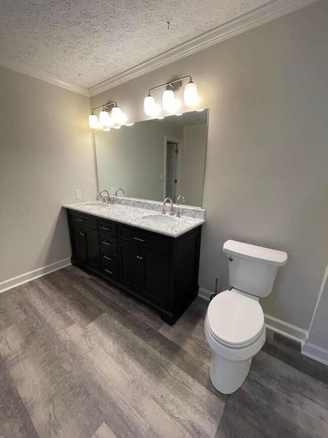 Building Photo - Executive Rental in Horseleg Creek- $3,295