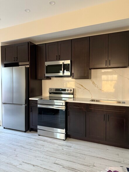 Building Photo - 9610 Dorrington Ave