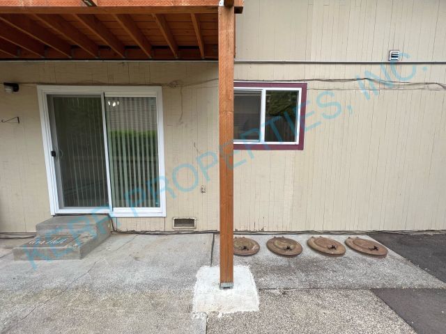 Building Photo - 5425 SE 17th Ave
