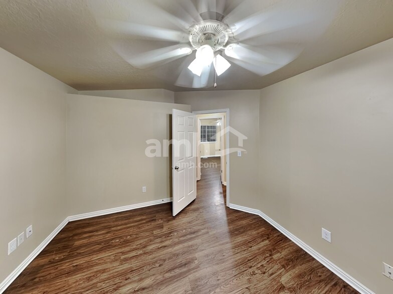 Building Photo - 536 S 925 E