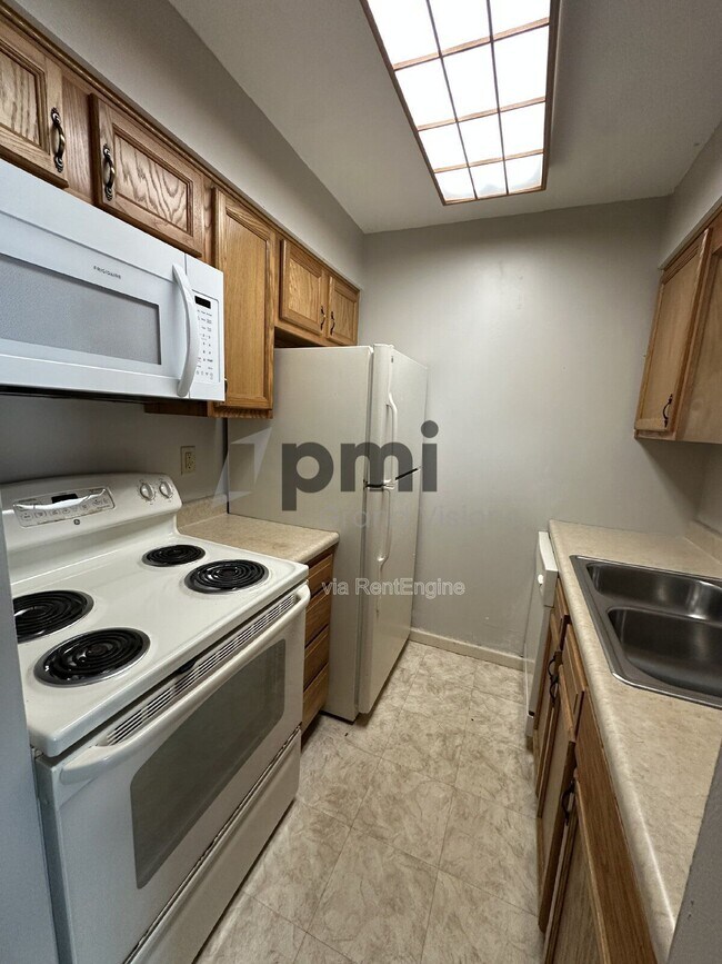 Building Photo - 1308 Arthur Ave