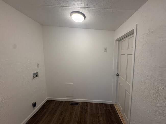 Building Photo - 3679 Rocky Glade Rd