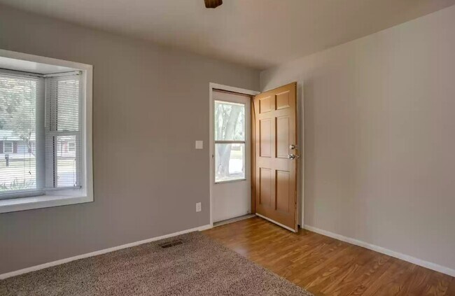 Building Photo - 2503 W Kirby Ave