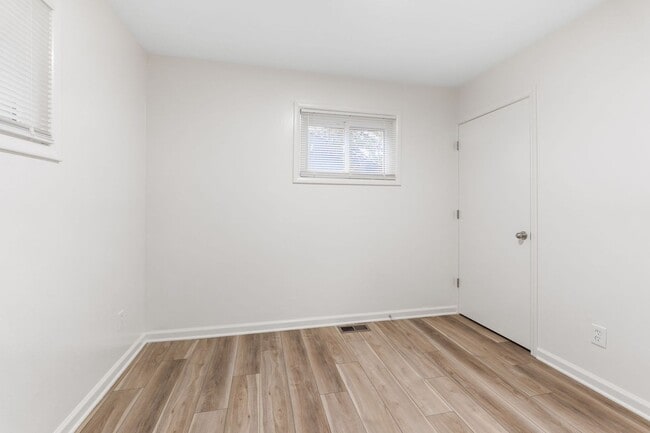 Building Photo - 1758 Marsdale Ave