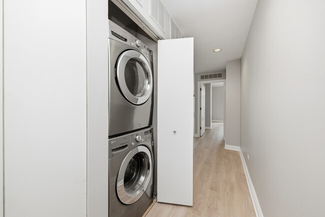 Building Photo - 333 N Jefferson St