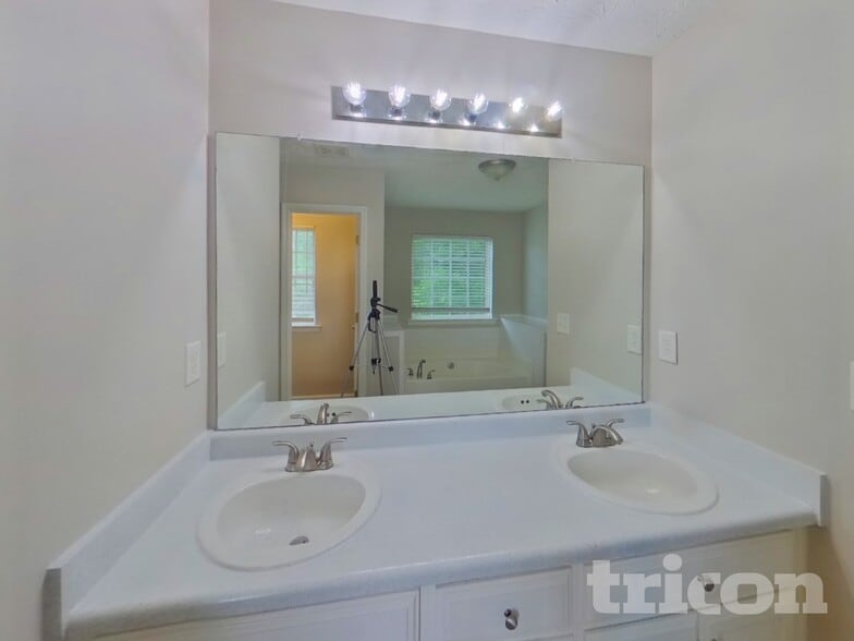 Building Photo - 5544 Frontier Ct