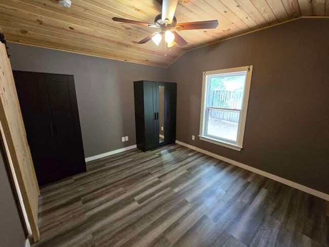 Building Photo - Charming 1-Bedroom Cottage West of Batesvi...