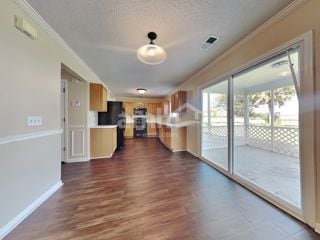 Building Photo - 542 Holiday Dr