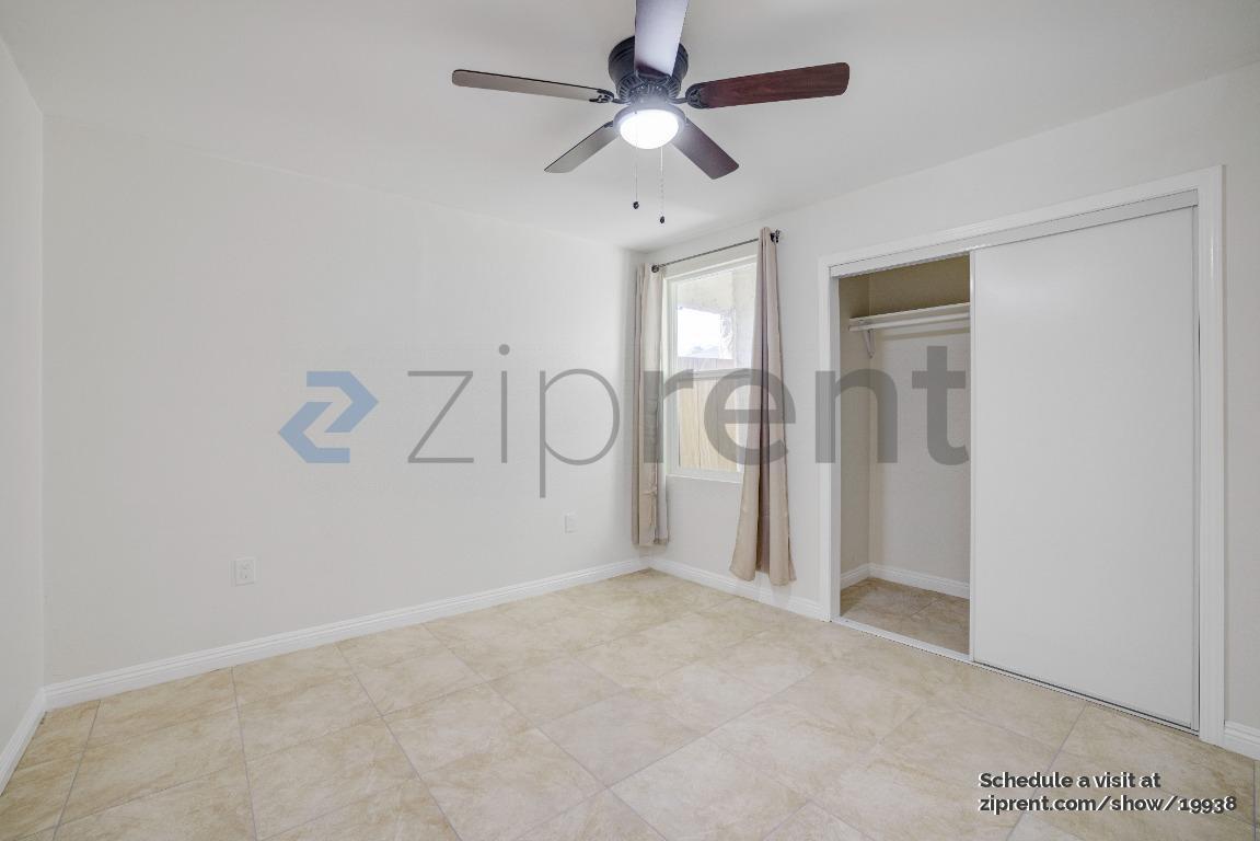 Building Photo - 1447 N Mountain Ave