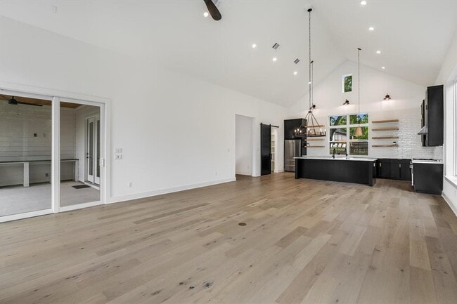 Building Photo - 1105 Lipan Trail