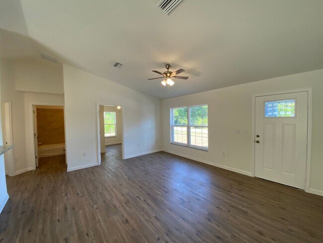 Building Photo - Custom Home - Desirable SW Ocala neighborhood 3/2/2 ** Wont Last**