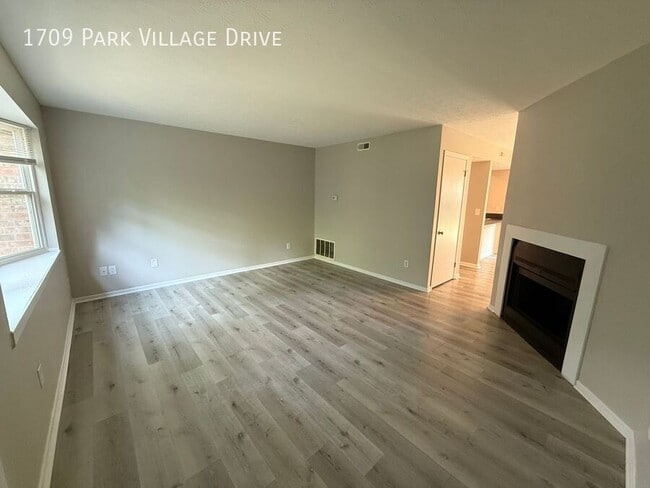 Building Photo - 1709 Park Village Dr