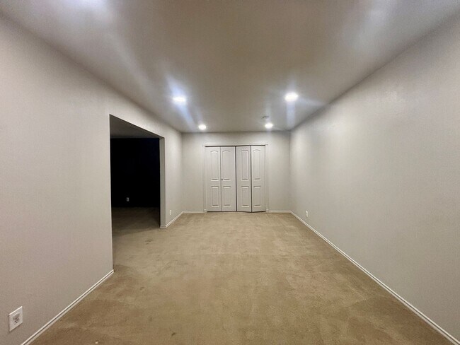 Building Photo - 4-Bed Home in Gated Community with Amenities