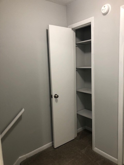 Building Photo - 1518 Crest Rd