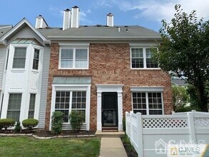 Building Photo - 388 Hadleigh Ln