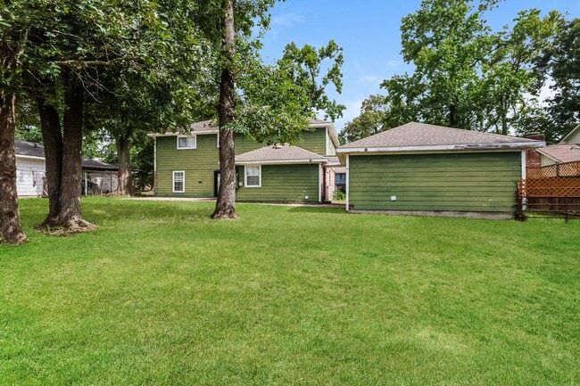 Building Photo - 10122 Woodhollow Dr