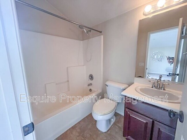 Building Photo - 530 Owens River Dr