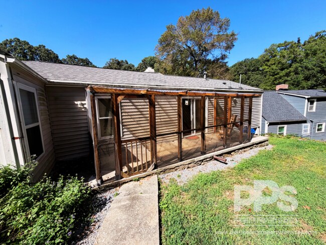 Building Photo - 645 Charlotte Pl NW