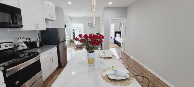 Building Photo - 532 Cesar E Chavez Pky