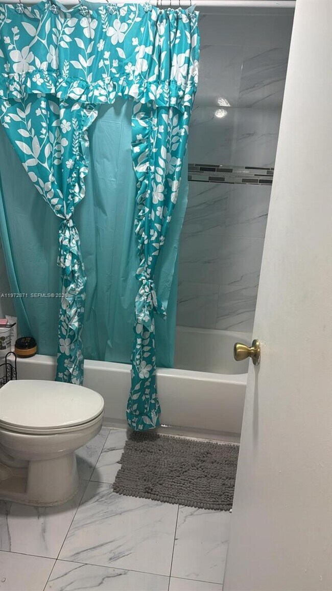 Building Photo - 6200 W Flagler St