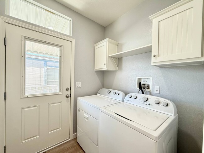 Building Photo - 80 Huntington St