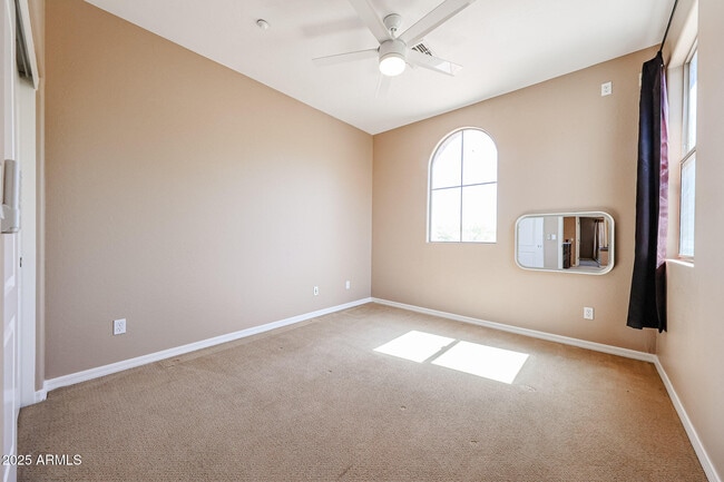 Building Photo - 9121 W Plum Rd