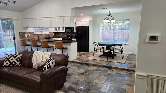 Building Photo - 2012 E Lacey Oak Cir