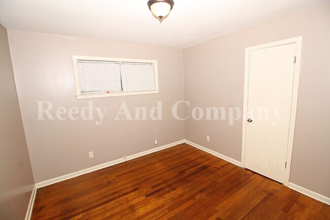 Building Photo - 848 Biggs St