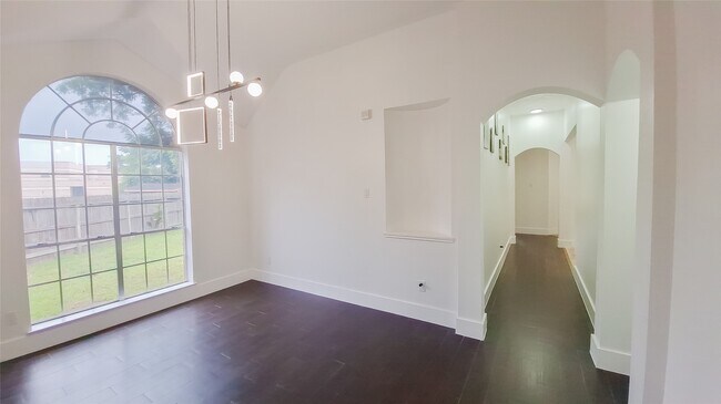 Building Photo - 17122 Canterbury Green Ct