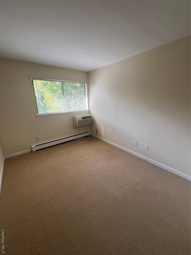 Building Photo - 2 Granada Crescent