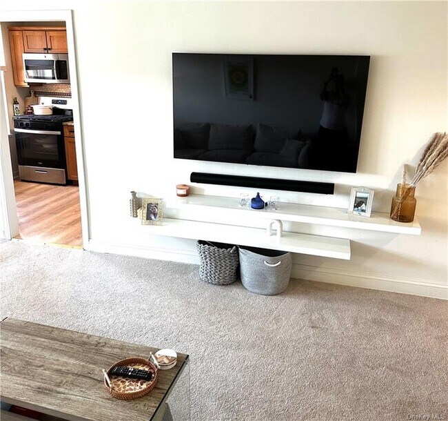 Building Photo - 370 Westchester Ave