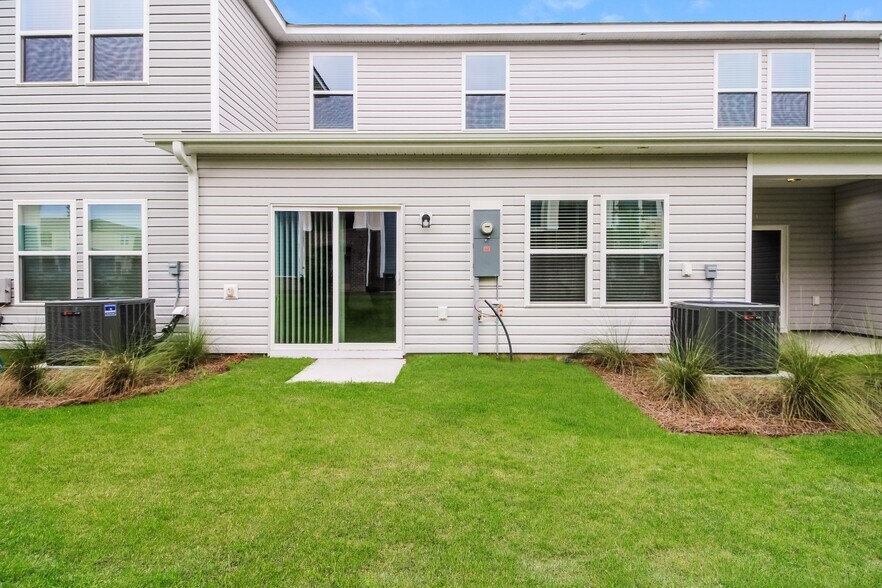 Building Photo - 7291 Bellacroft Dr
