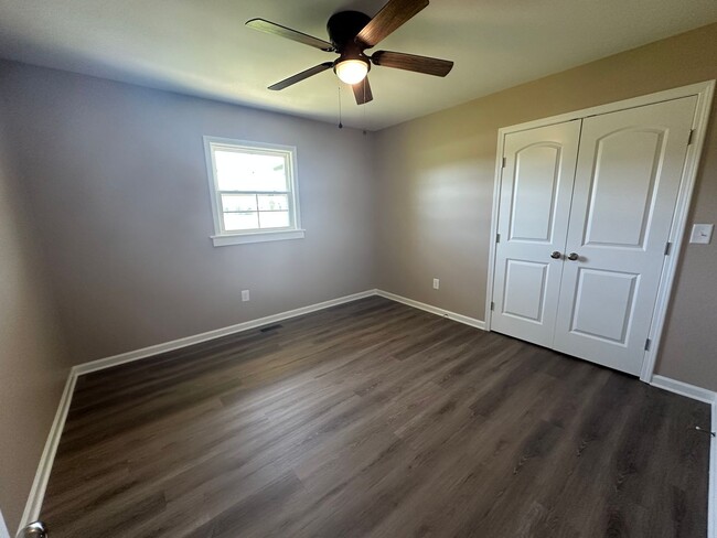Building Photo - Newly Renovated Home in Shelbyville - 30 m...