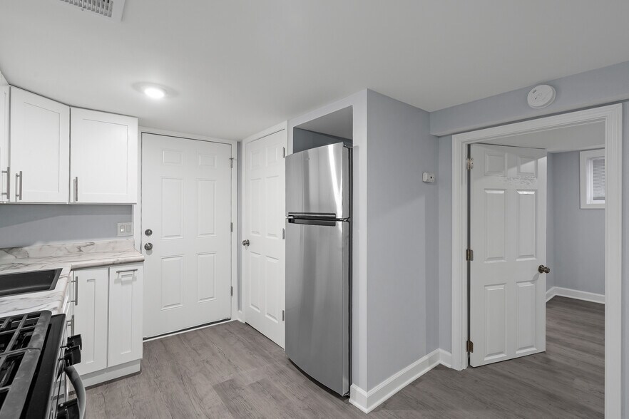 Building Photo - 5620 N Marmora Ave