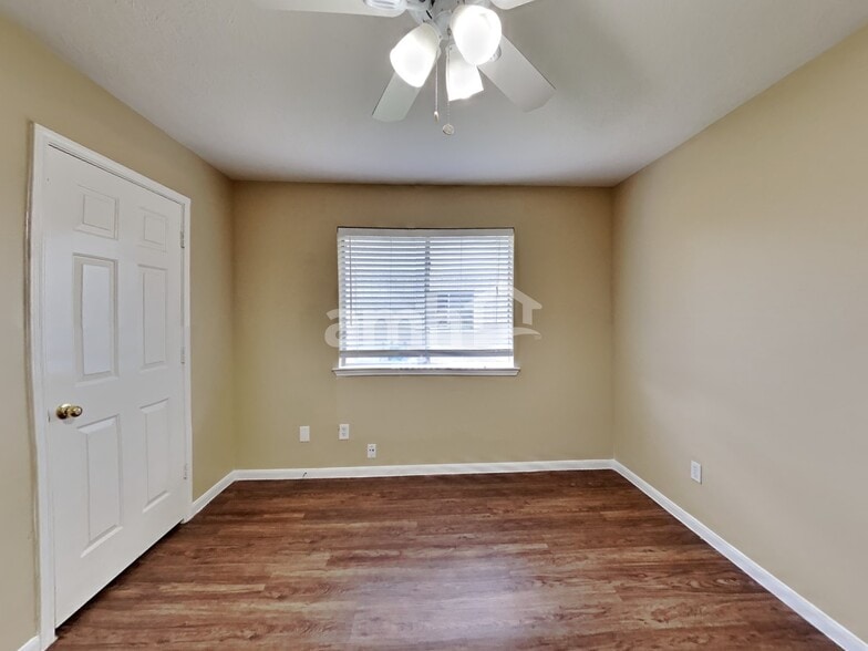 Building Photo - 9812 Fair Brook Way
