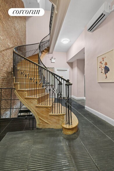 Building Photo - 4 E 81st St