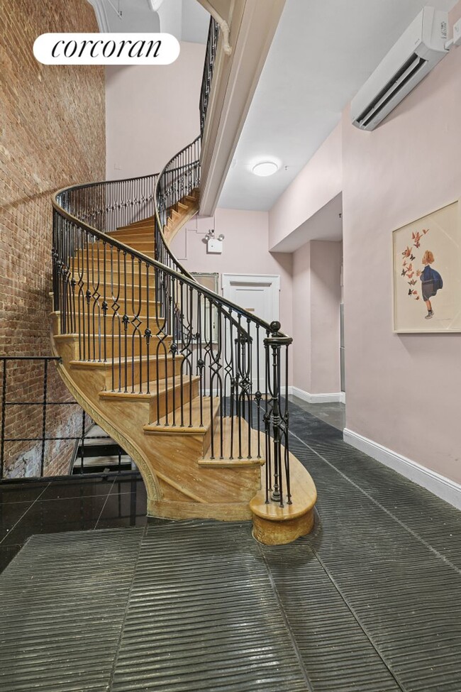 Building Photo - 4 E 81st St