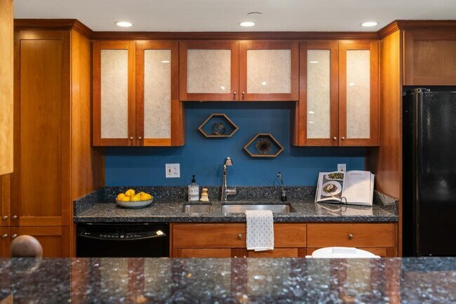 Building Photo - Harbour Heights - 2 bedrooms