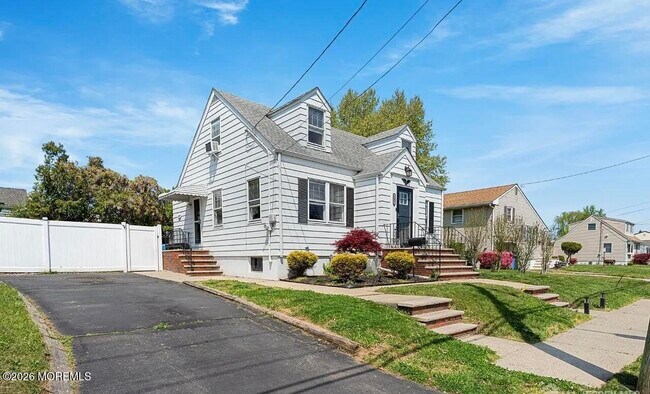 Building Photo - 585 Bamford Ave