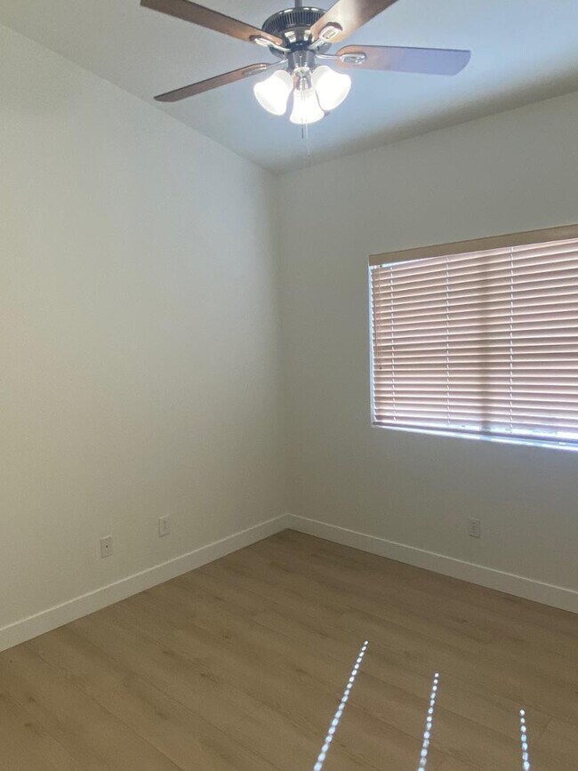 Building Photo - 8122 E Theresa Dr